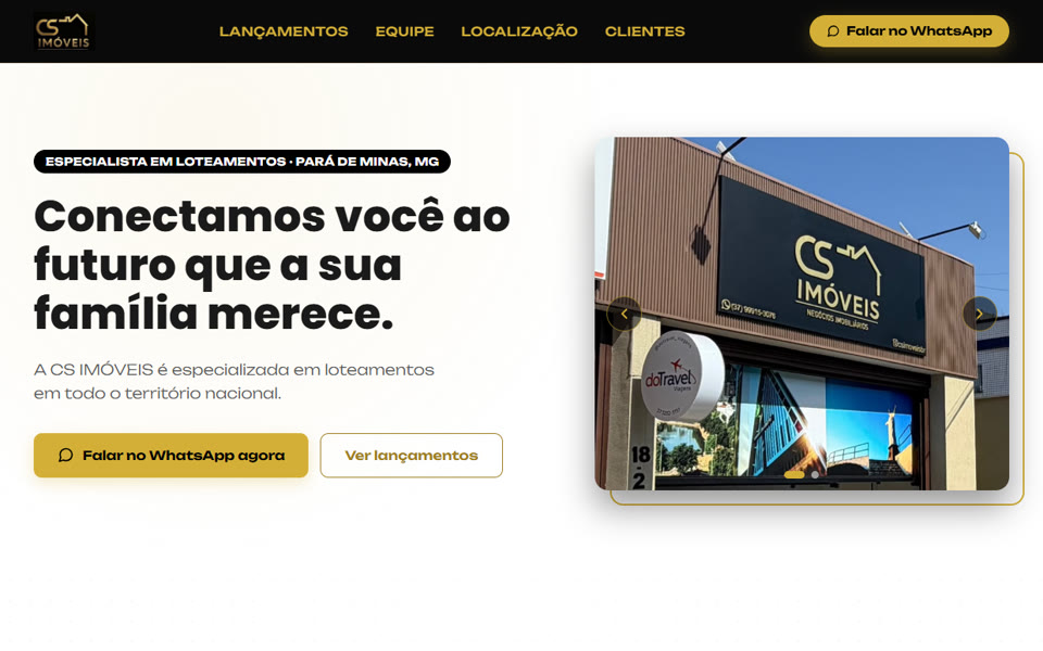 Topo do site da CS Imóveis, com a fachada da imobiliária e o botão de WhatsApp